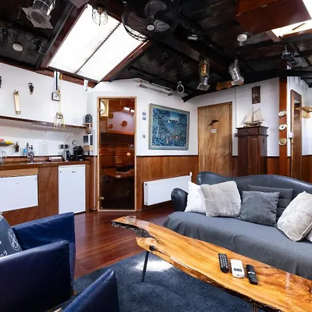 Hotel na wodzie Anna Houseboat *