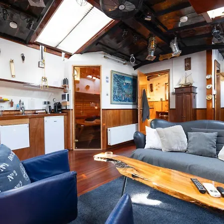 Anna Houseboat
