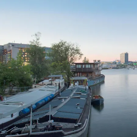 Botel Anna Houseboat *