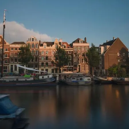 Anna Houseboat