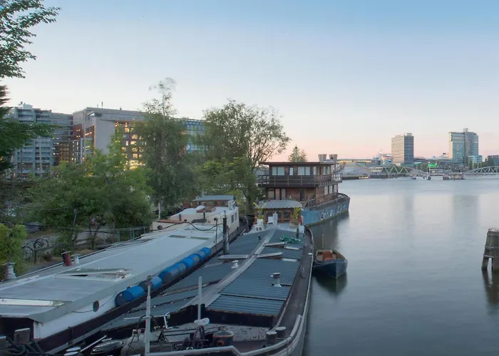 ספינת מלון Anna Houseboat *