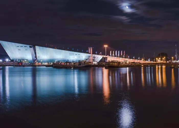 Anna Houseboat ספינת מלון