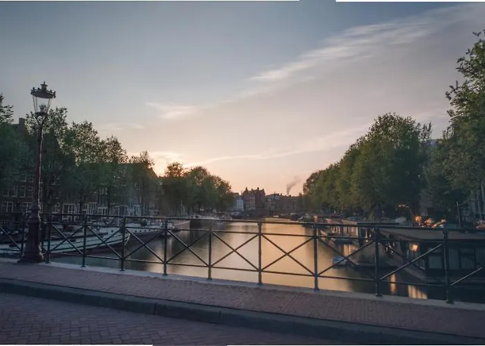 Anna Houseboat אמסטרדם