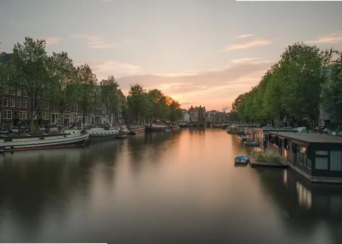 Anna Houseboat * אמסטרדם