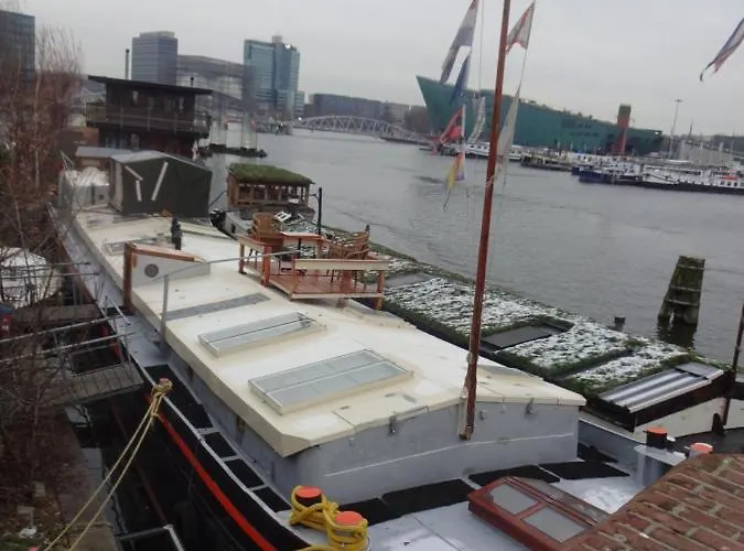 Anna Houseboat ספינת מלון *