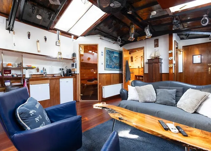 Anna Houseboat