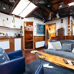 Anna Houseboat