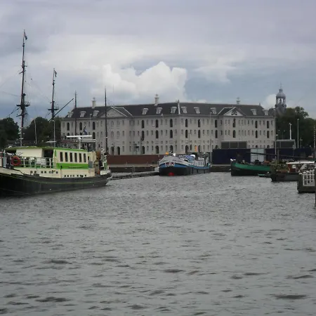 Anna Houseboat