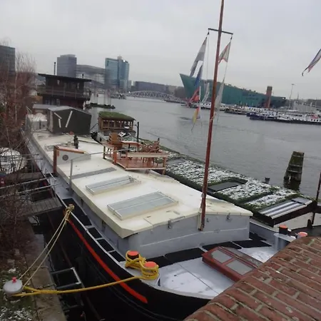 Anna Houseboat Hotel en barco *