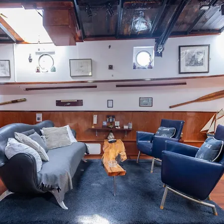 Hotel en barco Anna Houseboat