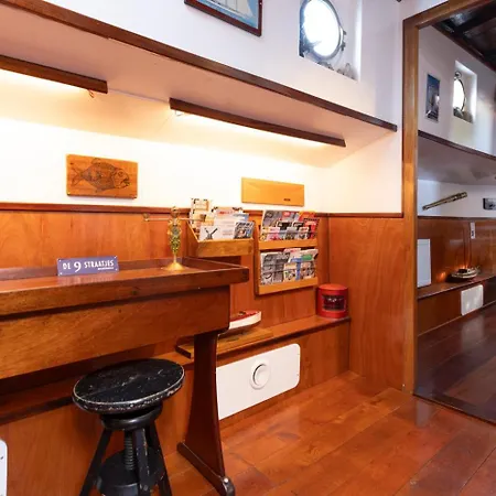 Hotel en barco Anna Houseboat *