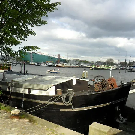 Anna Houseboat Botel *