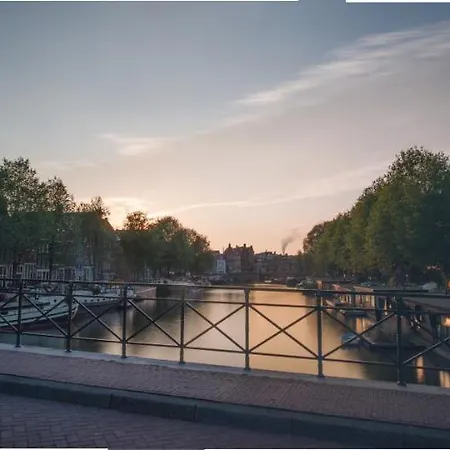 Anna Houseboat Amsterdam